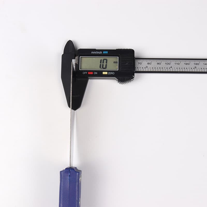 Three-Nail Home Use Scraper