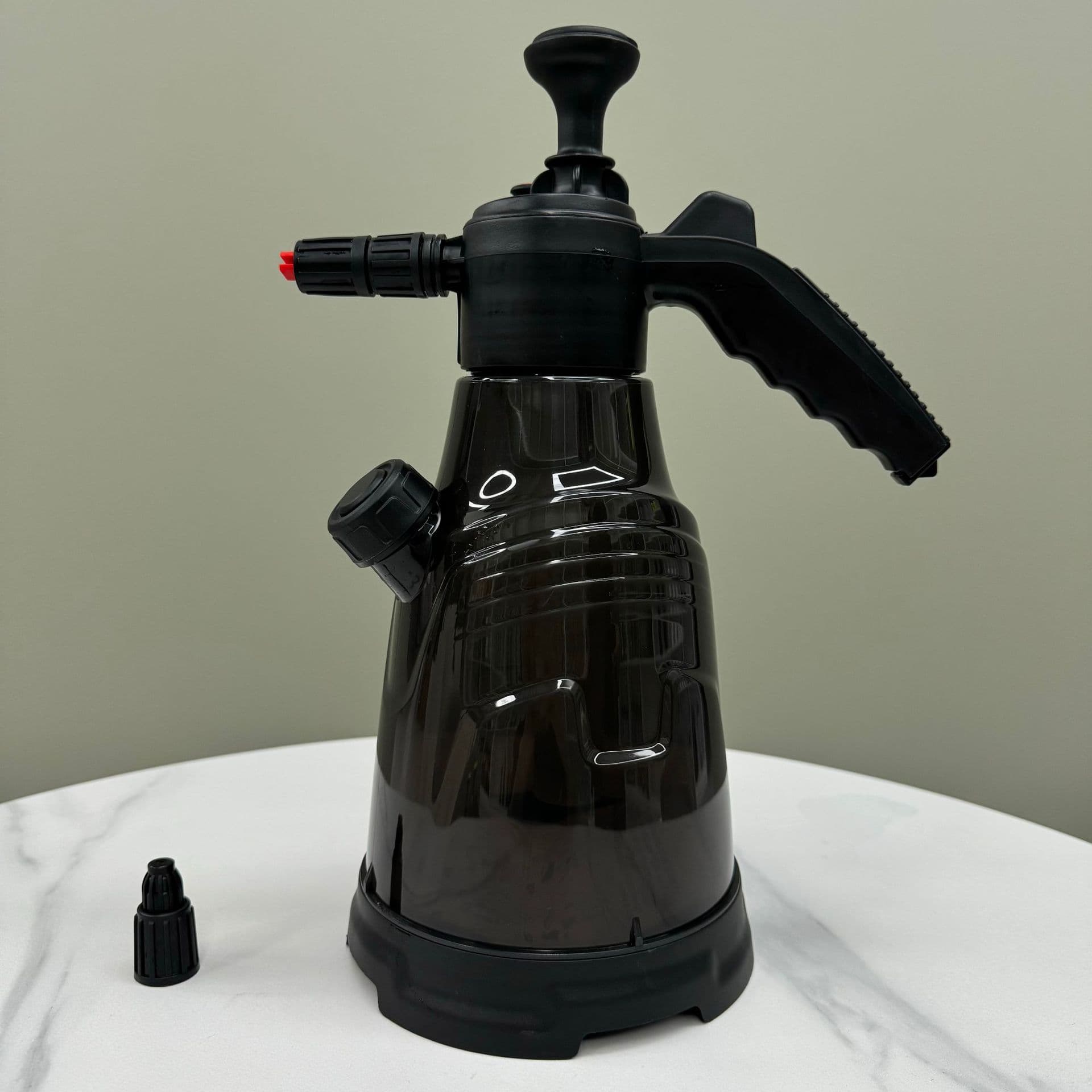 2.3L Black Straight Spout